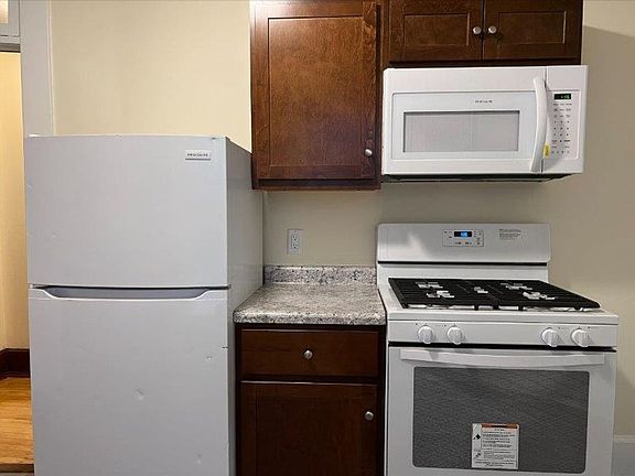 3rd image of 11 N Franklin St APT 2