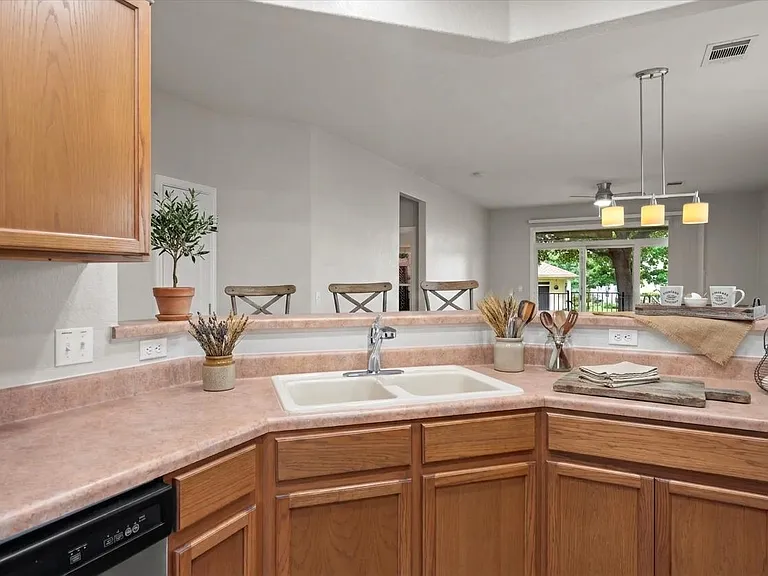 330 Portsmouth Dr — Photo 5