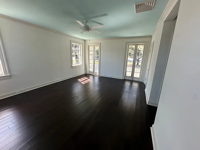6423 S Claiborne Ave — Photo 22