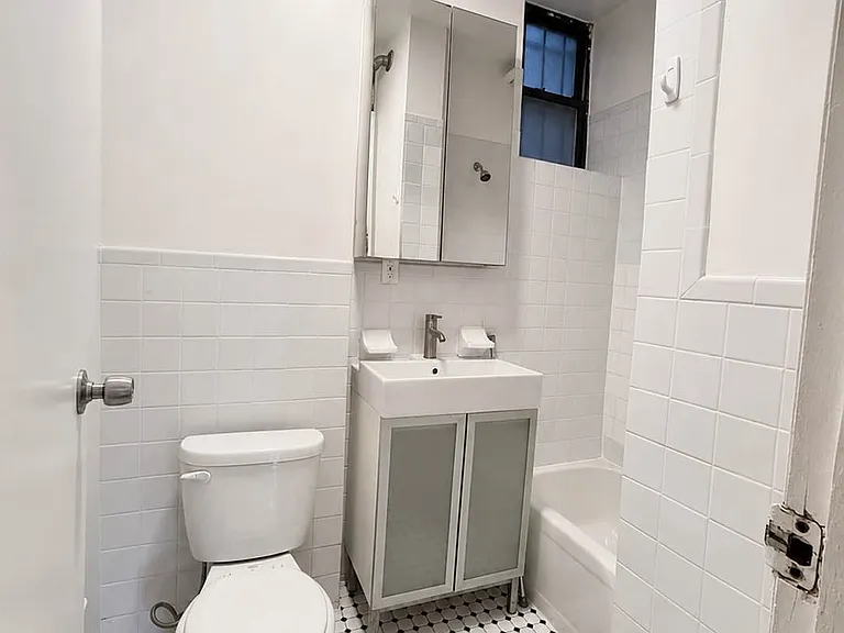 635 E 9th St #G1 — Photo 7