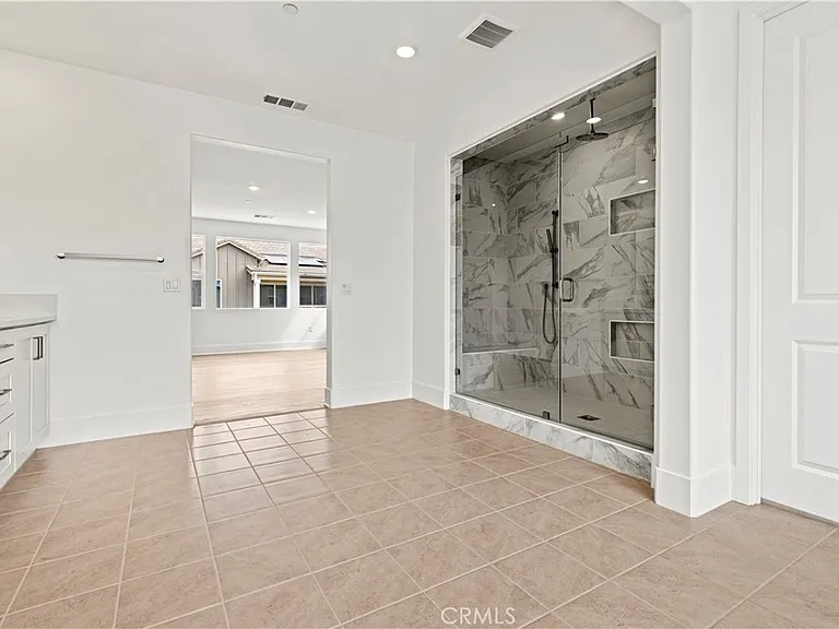 402 Shrike — Photo 29