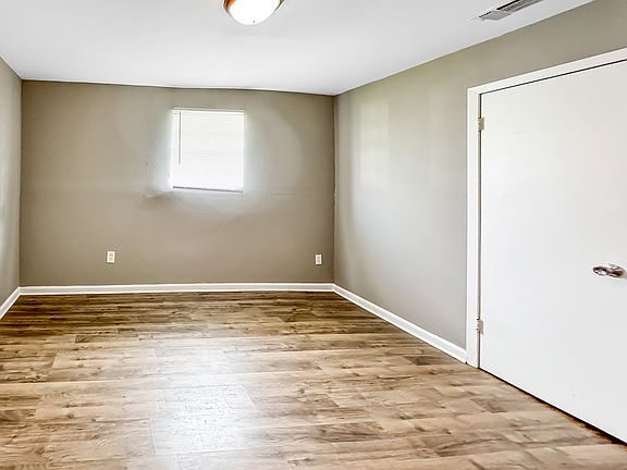 2nd image of 321 Robinson Ave #A