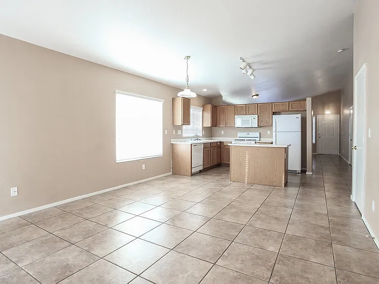 5516 Cloudy Glen St — Photo 4