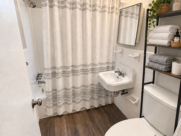 4th image of 313 2nd Ave #1