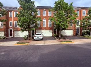8026 Samuel Wallis St, Lorton, VA 22079