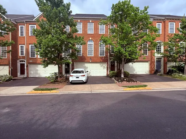 8026 Samuel Wallis St, Lorton, VA 22079