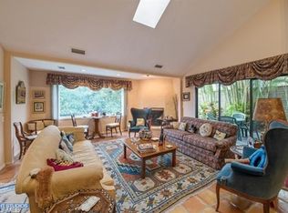 393 Edgemere Way N, Naples, FL 34105