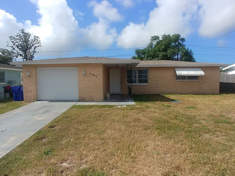 2333 Roselawn Dr