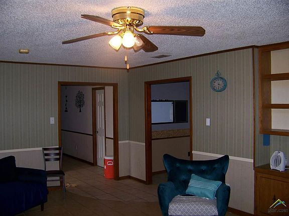 4th image of 300 Park Ln