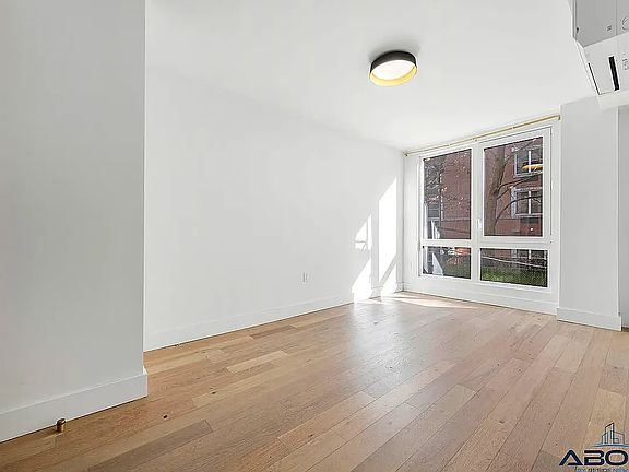 4th image of 154 Lenox Rd #3E