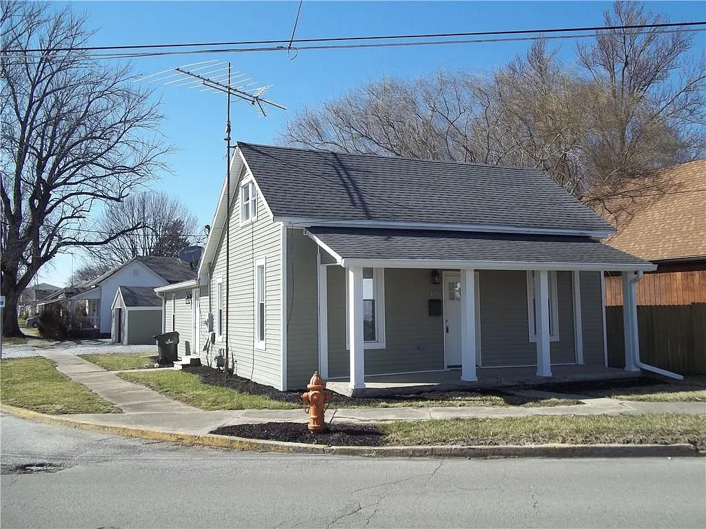 439 S Broadway St photo 1
