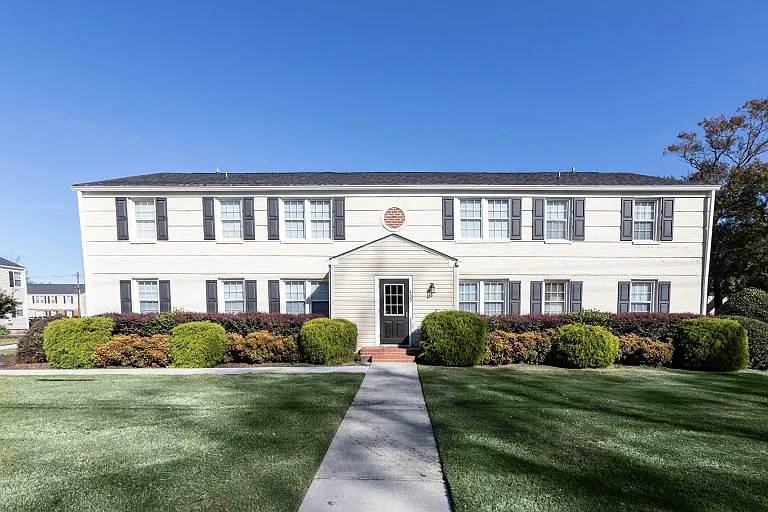 Sewells Park Apartments — Photo 3