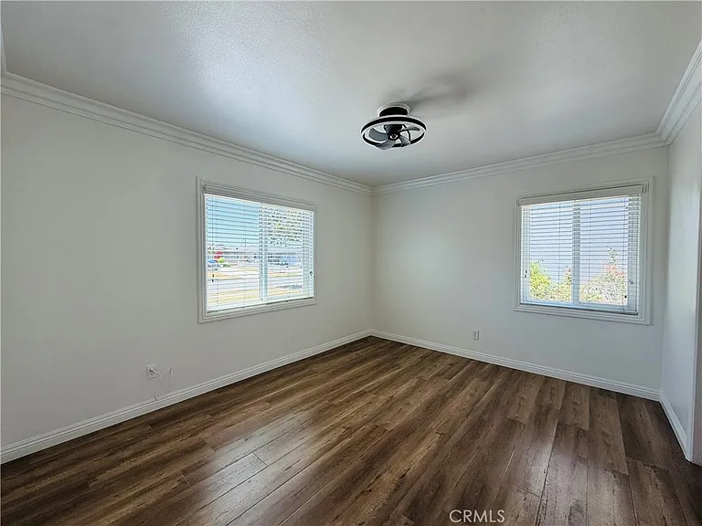 1525 W Houston Ave — Photo 7