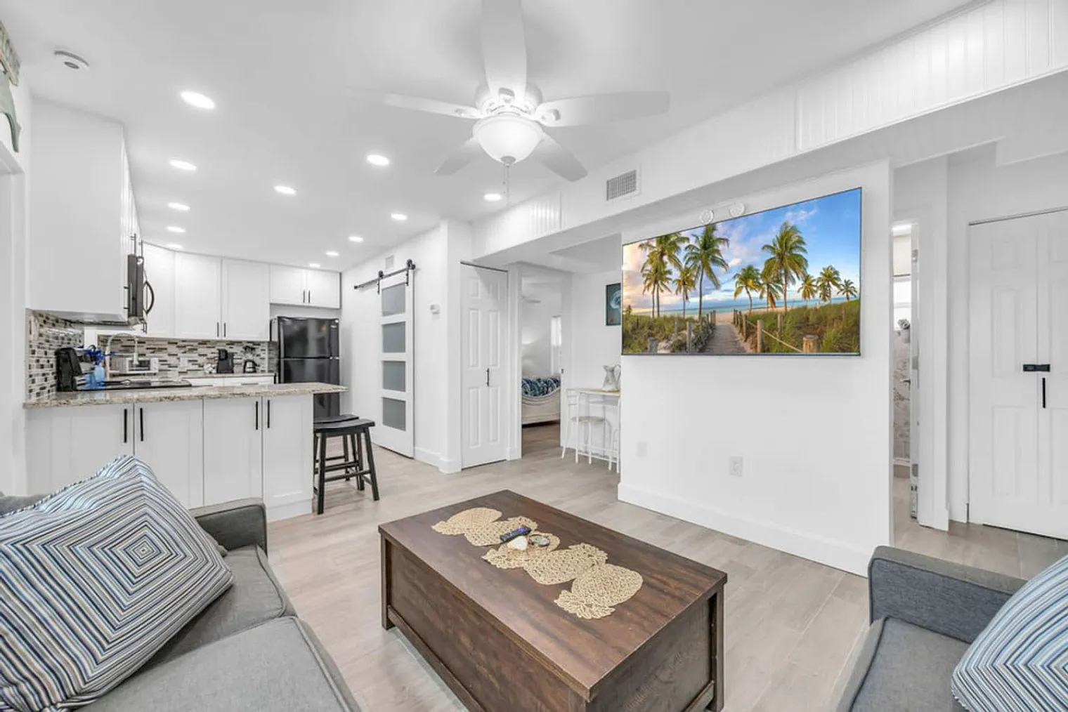 6 bed, 4.0 bath, 2389 sqft, $8,367 — Photo 3