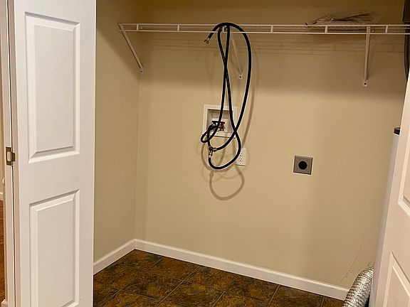 5th image of 823 Shady Ln #A