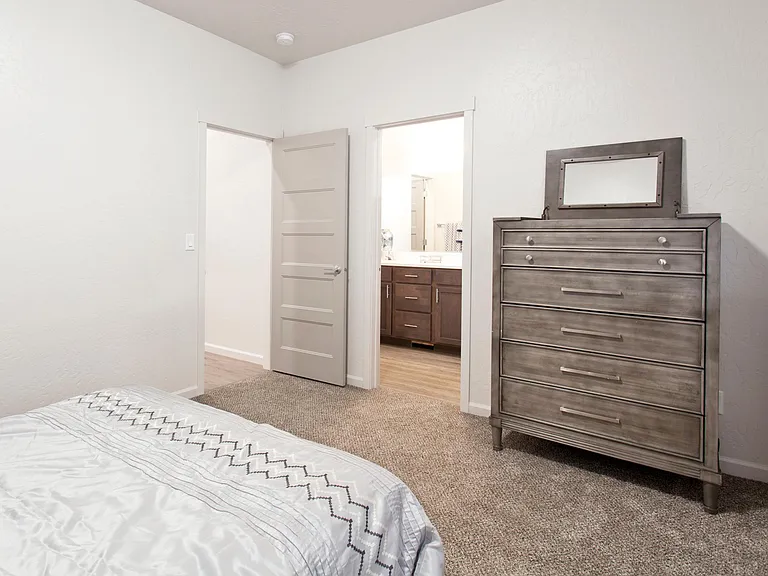Prairie Pointe Apartments and Townhomes — Photo 44