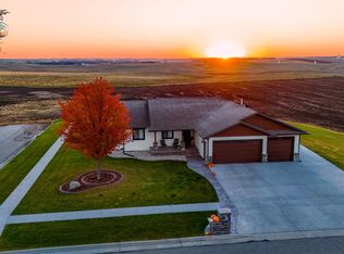 926 27th St NE, Watertown, SD 57201