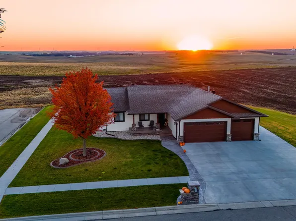 926 27th St NE, Watertown, SD 57201