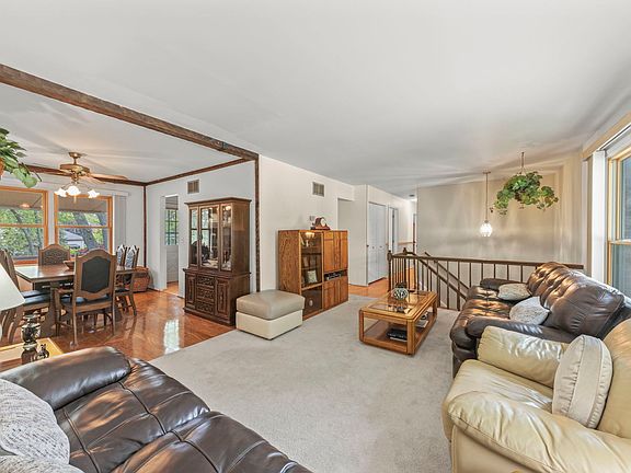 4th image of 215 Lynbrook Dr
