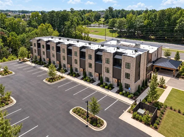 1316 Vintage Dr, Auburn, AL 36830