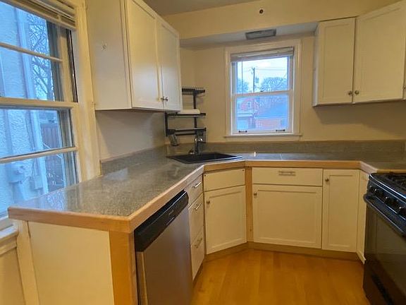 2nd image of 533 N Lombard Ave #1