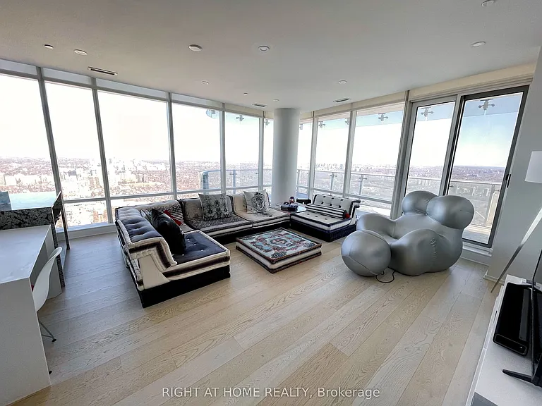 1 Bloor St E #7401 — Photo 4