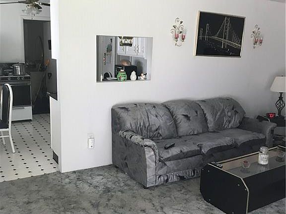 5th image of 599 Dawn Ave