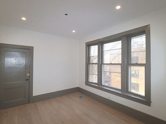 2nd image of 2101 W Evergreen Ave #3R