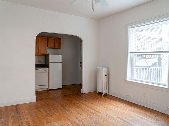 3rd image of 1243 W Byron St #3852-1B