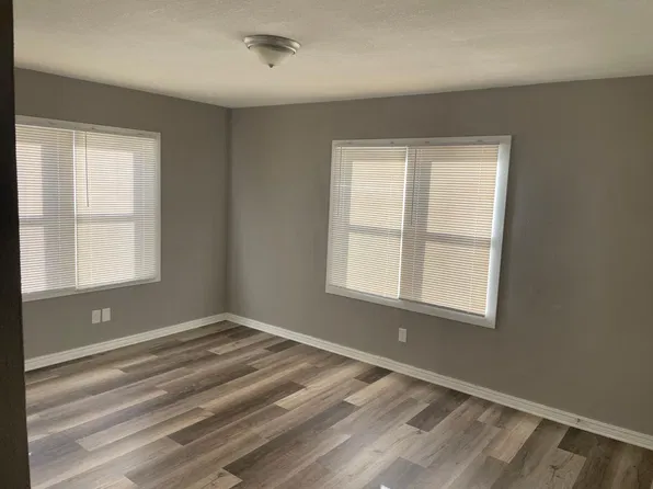 648 N Poplar St, Wichita, KS 67214