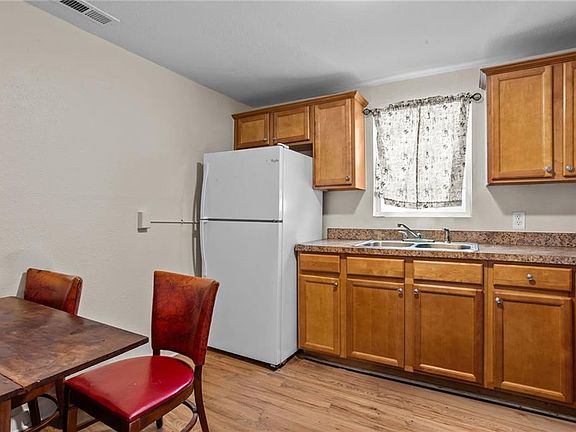 2nd image of 716 31st St