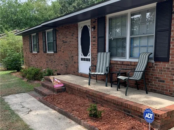6350 Rockford Dr, Fayetteville, NC 28304