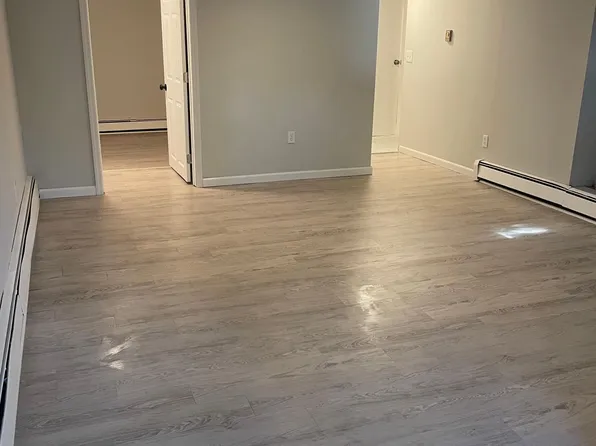 30 Hawthorne Rd #1, Rocky Pt, NY 11778