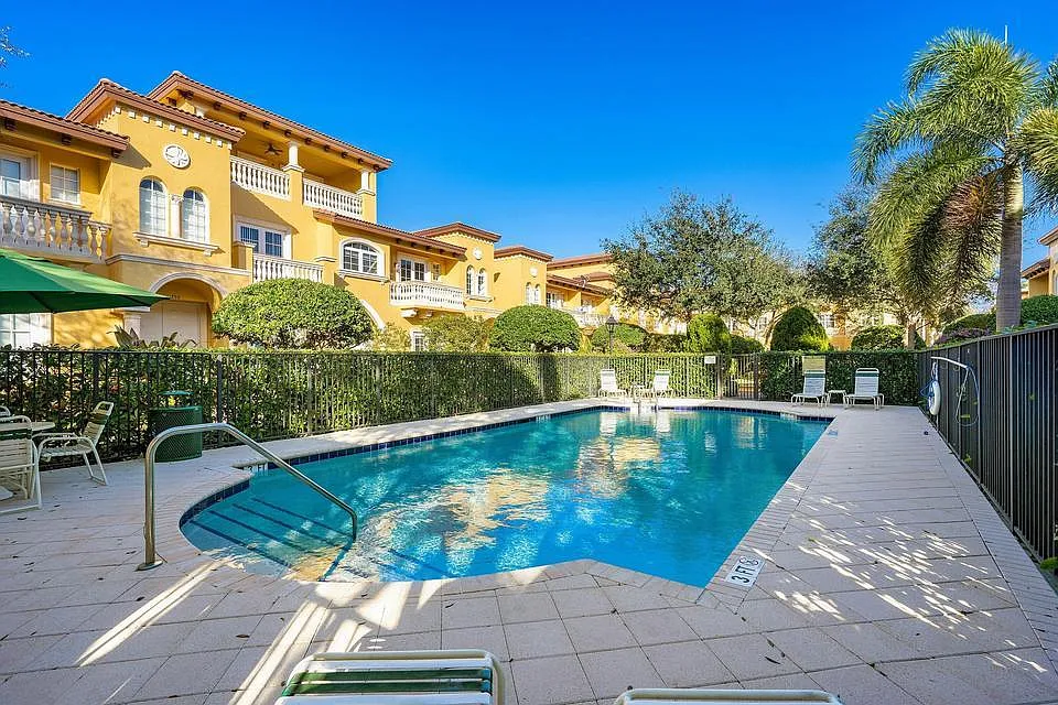 210 NE 69th Cir