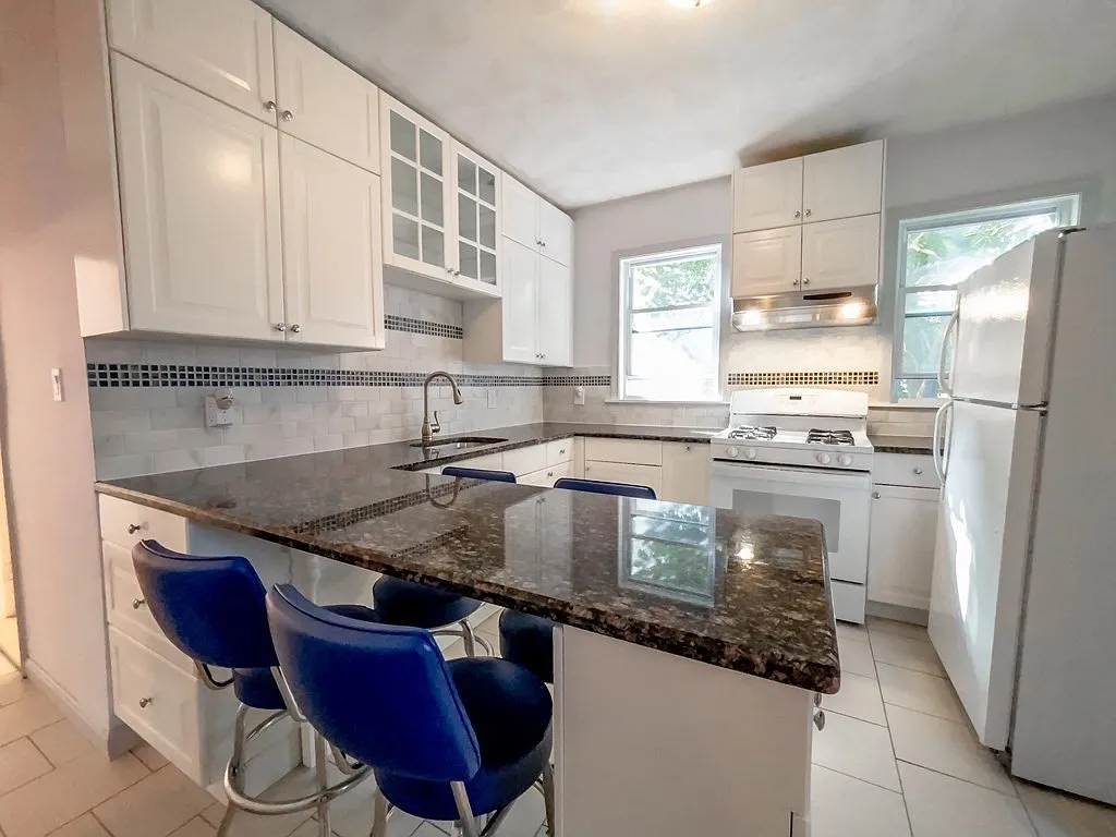 2 bed, 1.0 bath, 1350 sqft, $2,850 — Photo 1