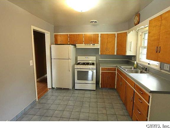 3rd image of 1137 Meadowbrook Dr