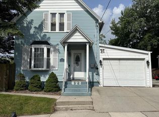 622 N 10th St, Manitowoc, WI 54220