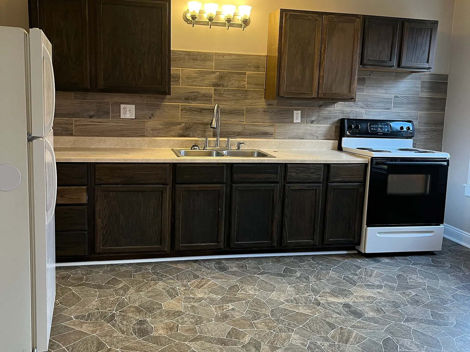 3 bed, 1188 sqft, $1,300 — Photo 2