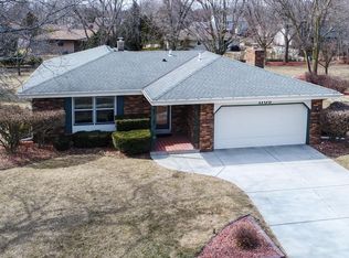 1105 Eastern Trl, Mukwonago, WI 53149