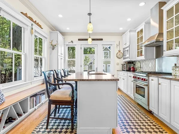 164 Appleton St Unit 164, Cambridge, MA 02138