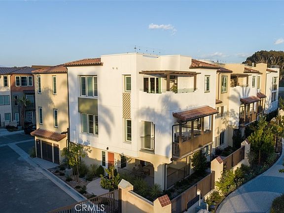 4th image of 1529 Doheny Way