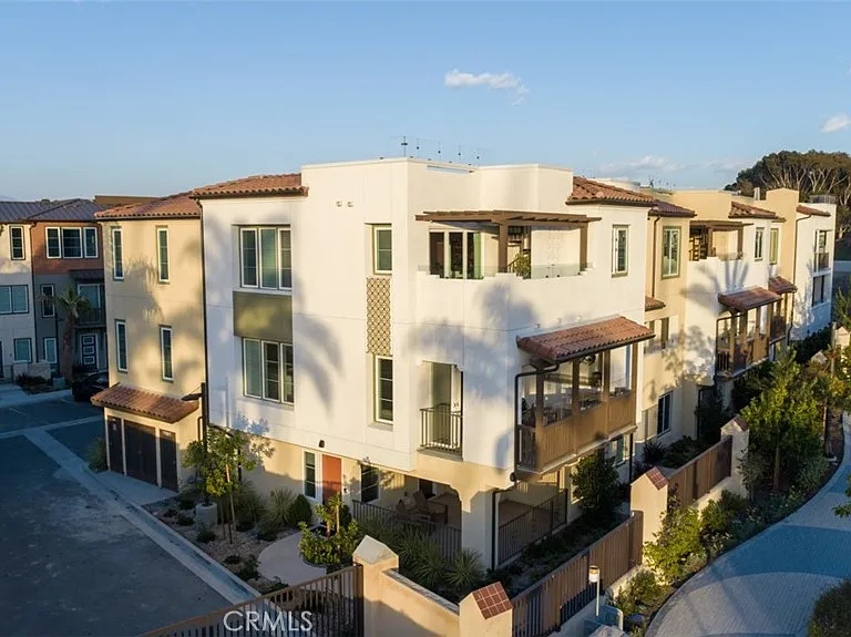 1529 Doheny Way — Photo 4