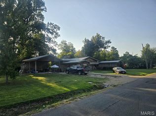 1008 N Mulberry St, Dexter, MO 63841