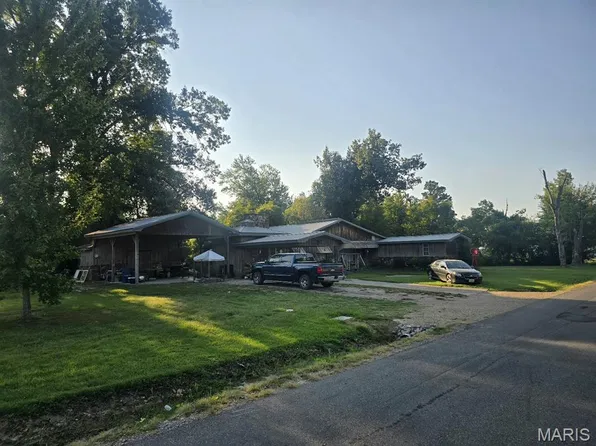 1008 N Mulberry St, Dexter, MO 63841