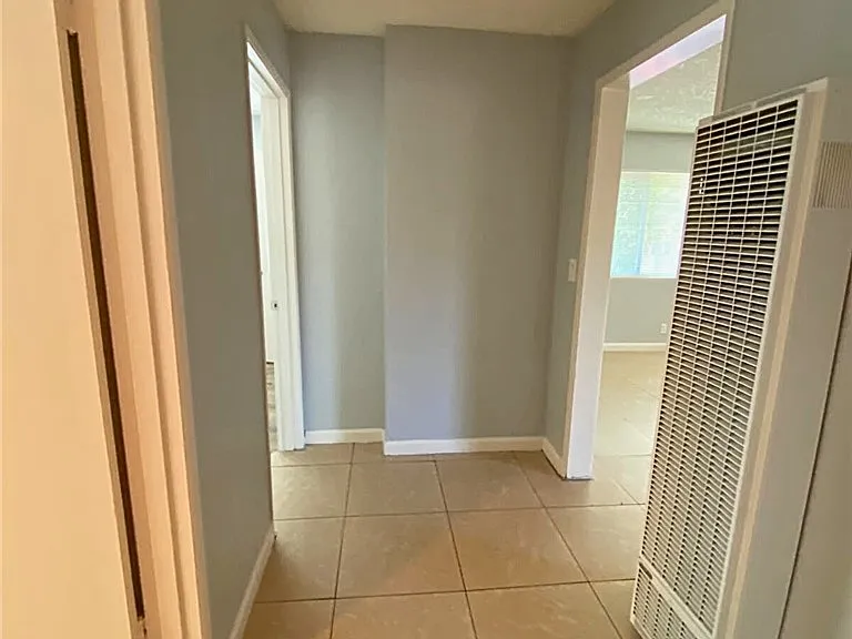 811 Orchid Ct #J — Photo 6