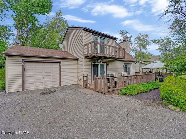 259 Clearview Dr, Long Pond, PA 18334
