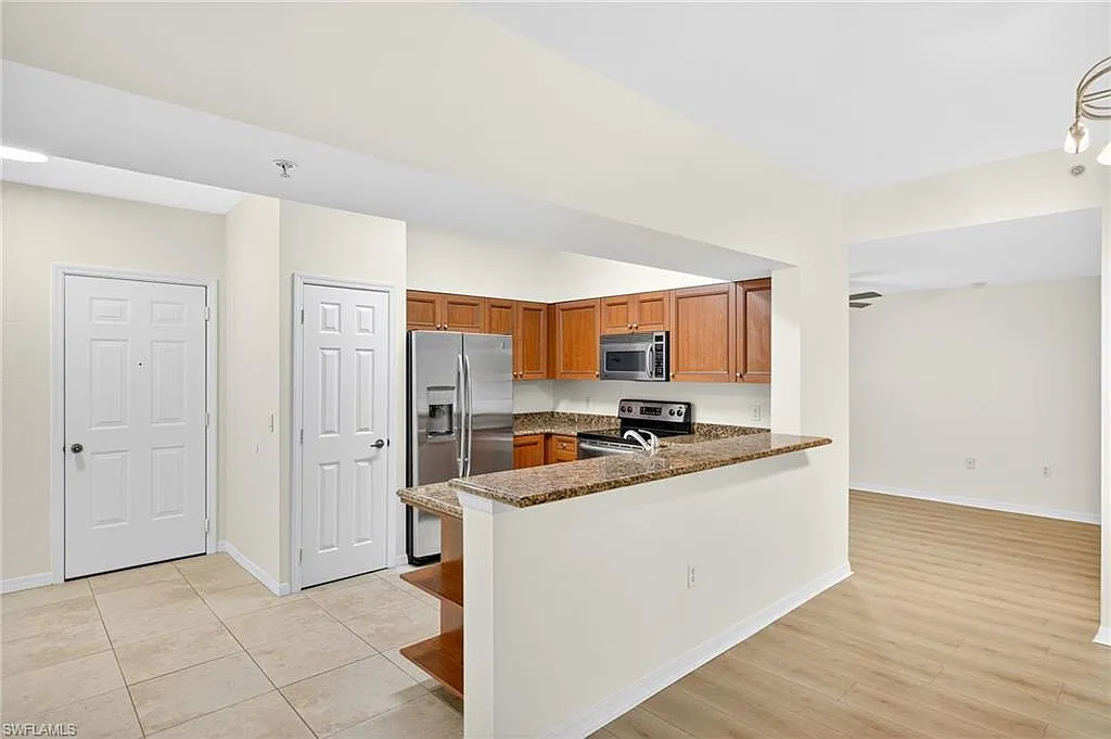 1 bed, 1.5 bath, 1170 sqft, $1,800 — Photo 4