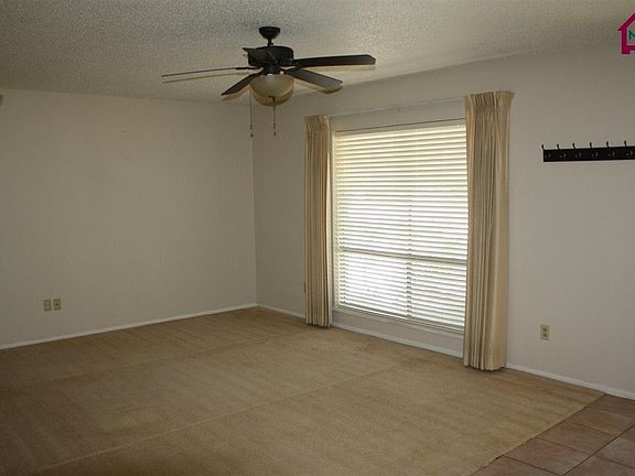 3rd image of 2555 La Luz St