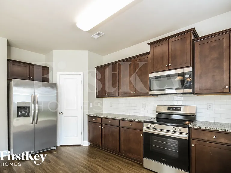 9018 Evans Woods Dr — Photo 5