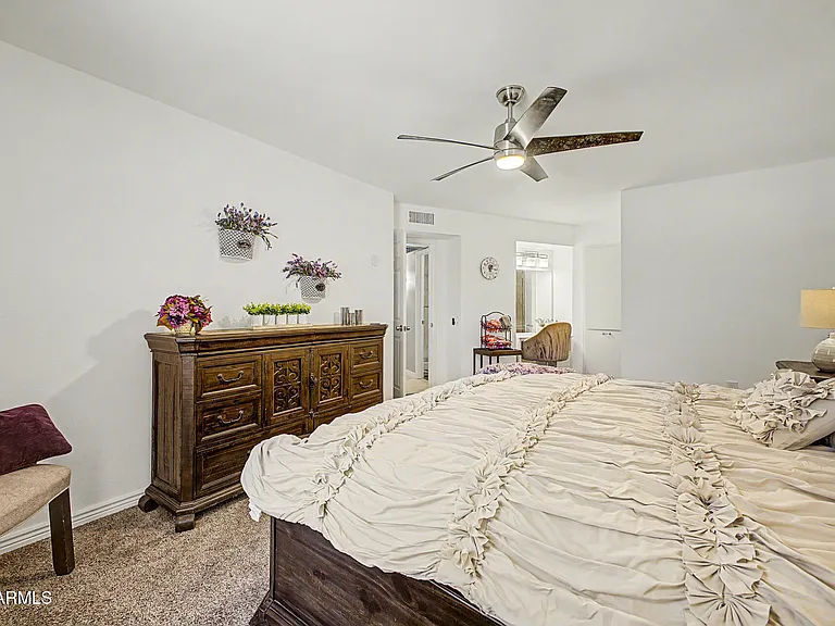 10454 W Palmeras Dr — Photo 22